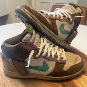 Nike SB’s wood deck